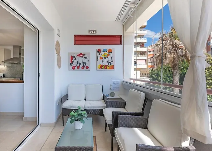 Apartment Elegant Apartment, Steps From The Sea With Parking Included *