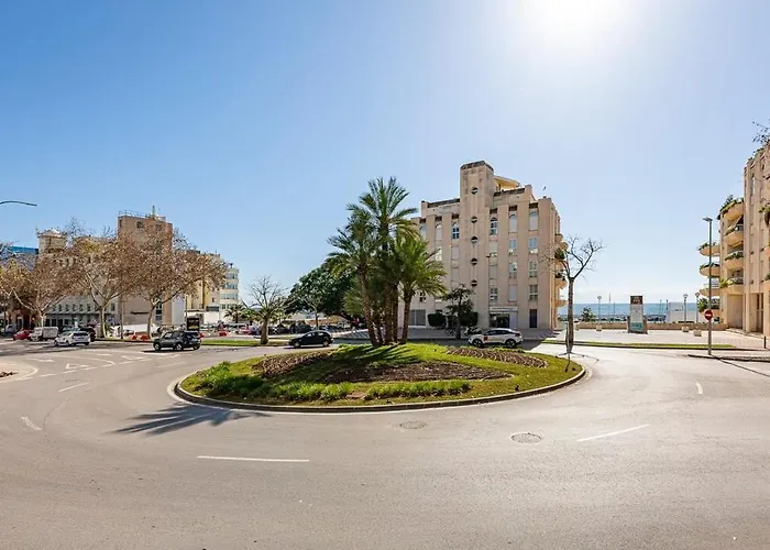 Apartment Elegant Apartment, Steps From The Sea With Parking Included *