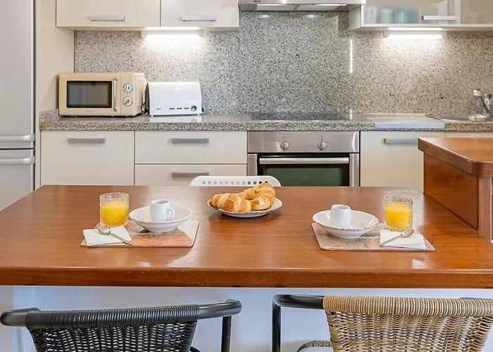 Apartment Elegant Apartment, Steps From The Sea With Parking Included Marbella