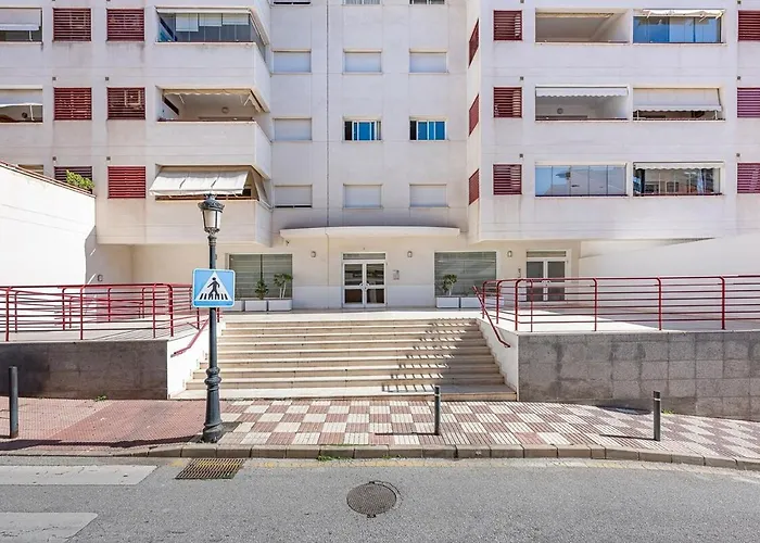 Elegant Apartment, Steps From The Sea With Parking Included Apartment