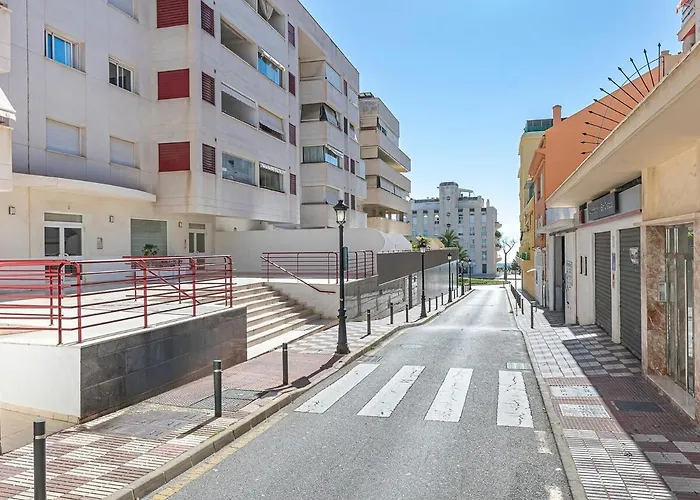 Elegant Apartment, Steps From The Sea With Parking Included Apartment