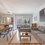Elegant Apartment, Steps From The Sea With Parking Included Apartment *