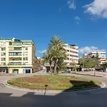 Elegant Apartment, Steps From The Sea With Parking Included * Marbella