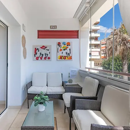 Apartment Elegant Apartment, Steps From The Sea With Parking Included *
