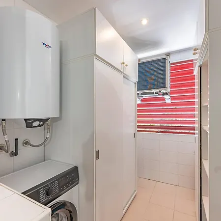 Elegant Apartment, Steps From The Sea With Parking Included Lejlighed