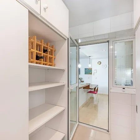Elegant Apartment, Steps From The Sea With Parking Included Lejlighed
