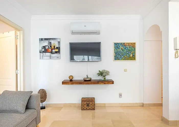 Elegant Apartment, Steps From The Sea With Parking Included Apartment Marbella