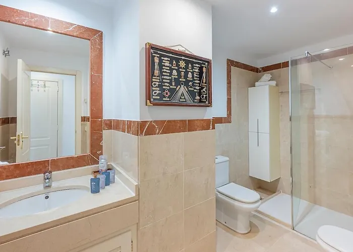 Elegant Apartment, Steps From The Sea With Parking Included * Marbella
